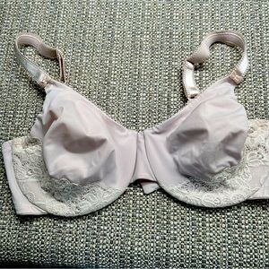 Olga bra 38DD lilac and lace. Excellent condition.